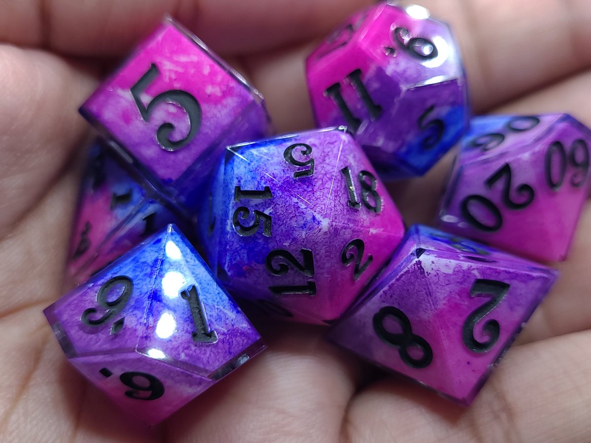 AlchemicalGems's tweet photo. Bi Pride Dice!
#dice #ttrpg #dnd #handmadedice #pridedice #bidice https://t.co/ZTodF4SLiD
