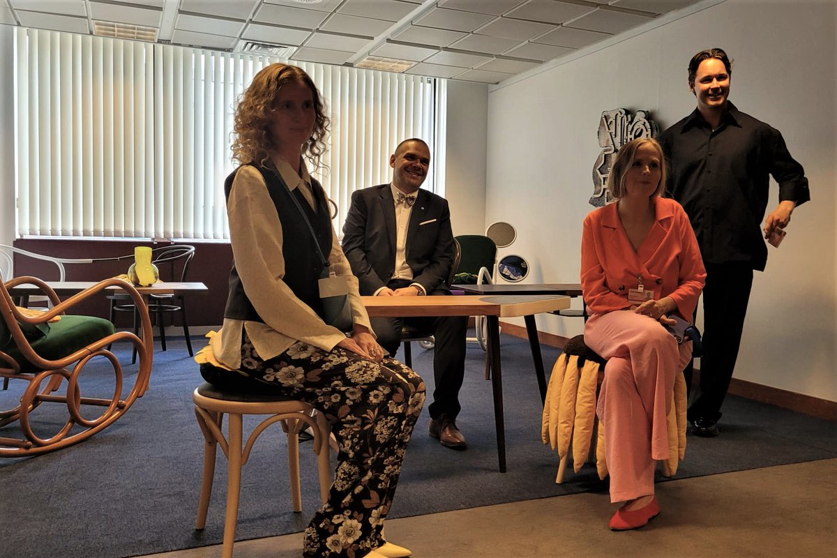 narodnigalerie's tweet photo. 🇪🇺 🇨🇿  V sídle Rady EU jsme při příležitosti #CZPRES zahájili výstavu Květinová unie. Projekt uvedla generální ředitelka NGP @AlicjaKnast spolu s ministrem kultury @MartinBaxa2 (@MinKultury) a ředitelem Sbírky moderního a současného umění a kurátorem výstavy Michalem Novotným. https://t.co/N2OShZleLm