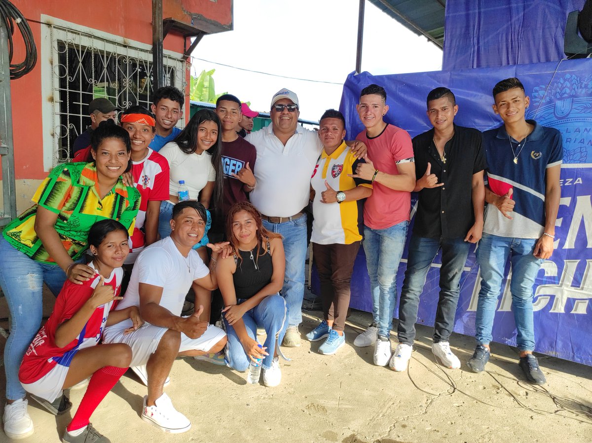 ElPopularMagalo's tweet photo. #JuventudLuciana | Mantengámonos fieles a los sueños de los jóvenes 😎.
•
•
•
•
#SantaLucía #Guayas #Ecuador #YoSoyLuciano #OrgullosamenteLuciano #SoyDeSantaLucia https://t.co/qMRxfgY12w