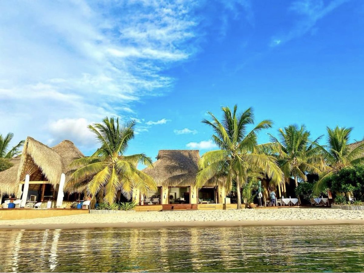 Paradise awaits at Azura Benguerra Island 🏝 
.
.
.
#azuraretreats #azurabenguerra #azuramarlinbeach #mozambique #africa #wheretonext #virtuosotravel #travelafrica #luxurytravel #island #beachresort #hotelswithprivatepools  #dreamdestination #luxuryworldtraveler