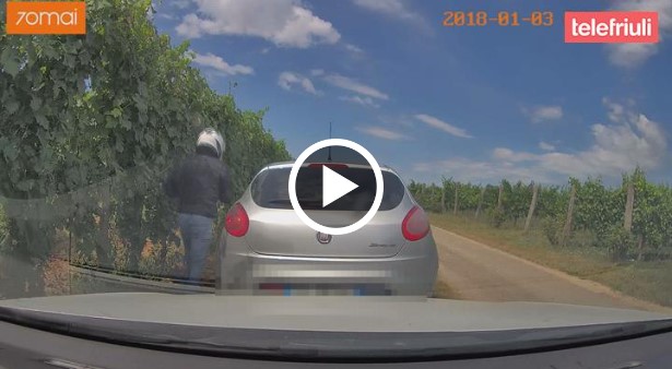 Telefriuli1's tweet image. 𝗦𝗽𝗮𝗰𝗰𝗮𝘁𝗮 𝗮𝗹𝗹𝗲 𝗮𝘂𝘁𝗼 𝗱𝘂𝗿𝗮𝗻𝘁𝗲 𝗶𝗹 𝗳𝘂𝗻𝗲𝗿𝗮𝗹𝗲 𝗱𝗶 𝗭𝗼𝗿𝘇𝗲𝘁𝘁𝗶𝗴: 𝗜𝗟 𝗩𝗜𝗗𝗘𝗢
Danneggiate due vetture posteggiate a Spessa di Cividale
telefriuli.it/cronaca/spacca…
#cividale #spessa #spaccata