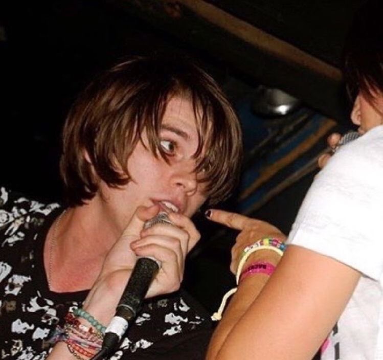dcd2archive's tweet photo. william beckett onstage and with fans, 2008(ish) https://t.co/zPto4E4f6l