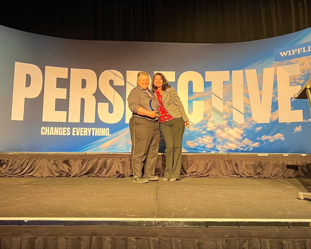 Wipfli_Official's tweet photo. Our 2022 winner of the Evelyn Wright Moore Award for Innovation Excellence is Liz Kuoppala, executive director of the @MahubeOTWA Community Action Partnership, Inc.
 
"I encourage you to bust the ceiling you set for yourself every day.” #WipfliConf https://t.co/dY0f7v2N8Q