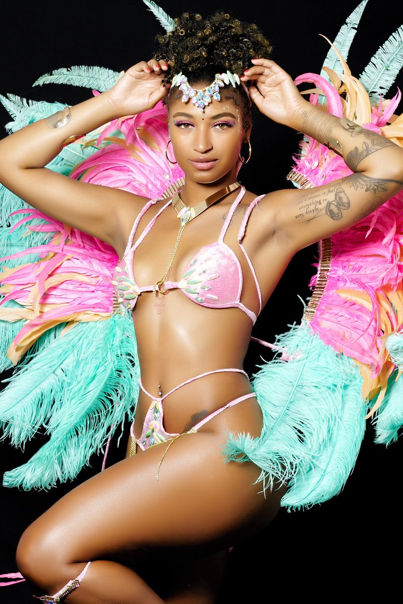 RebelJayVisuals's tweet photo. #BostonCarnival2022
Band: @misfitcarnival
Section : Kalypso
Designer: @itschanelmoore / @chanelmoore_
Model: @puuuurettyeyez 
📸: @rebeljayvisuals

#carnival #bostoncarnival #misfitcarnival #playmas #carnivalcostume #masquerader #worcestercarnival #cambridgecarnival #soca https://t.co/zrY94TfwKe