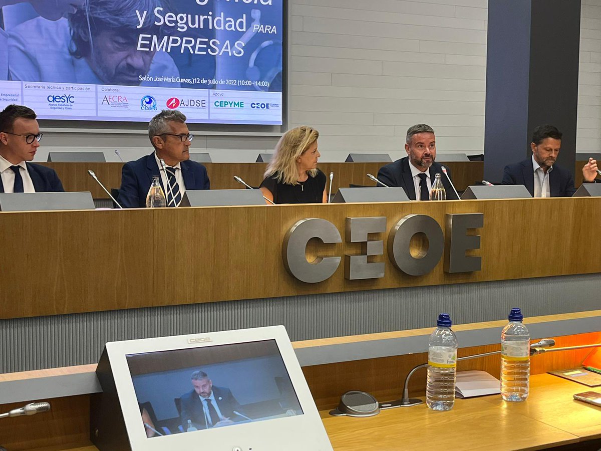 dgg030's tweet photo. Muchas gracias a todos los que habéis apoyado a @intelsegglobal en estas jornadas organizadas en la @CEOE_ES junto a #aesYc con @Bedisruptiveit y @Civittas tan importantes para visibilizar nuestro trabajo.
Un honor contar con un equipo de delegados y socios de vuestro nivel https://t.co/nTA2BSNPNG