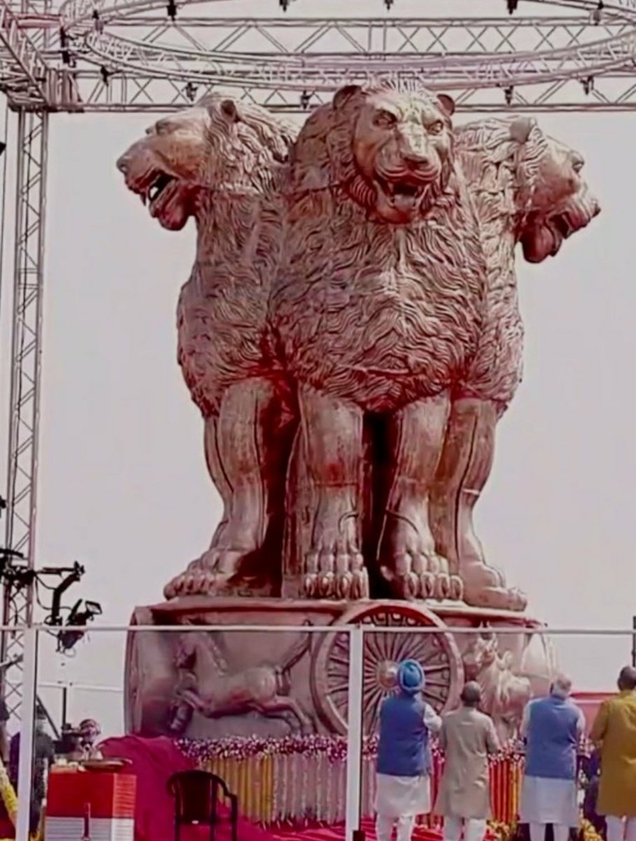 SyedHazeena's tweet photo. अहिंसा के रास्ते से हिंसा का रास्ता...

#Ahimsa vs #Himsa in #NewIndia 

@ArchanaDalmia @AlankarSawai @KaunSandeep https://t.co/sw0uz5uXHR