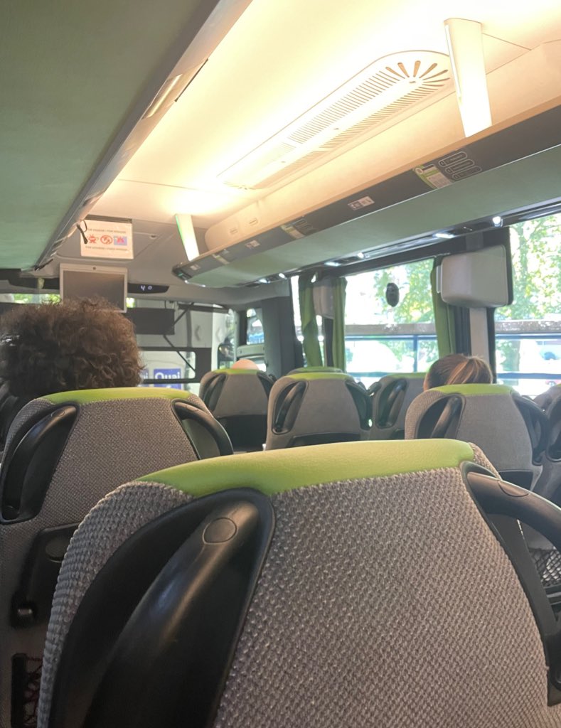 gaspardeau's tweet photo. Je suis dans le bus il fait trop chaud c’est insoutenable, regardez la chaleur qu’il fait https://t.co/ktsrovwihj