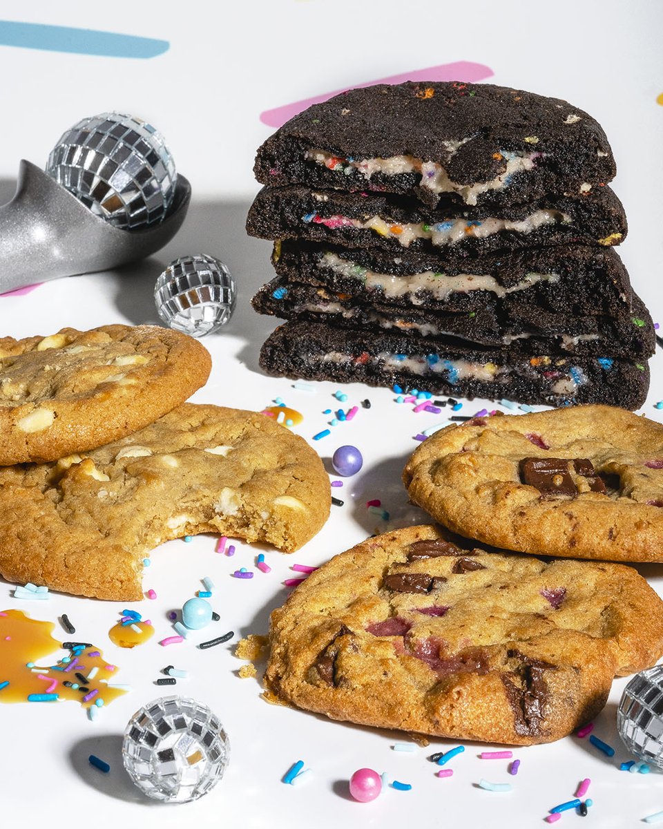 insomniacookies's tweet photo. meet NEW Ice Cream AS Cookies. now in store + shipping nationwide!

🍫Deluxe Filled Hot Fudge Sundae🌈
choc cookie. 🌈sprinkles. buttercream icing filling + more sprinkles!

🍌Banana Split🍫
banana cookie. choc chunks. raspberry

🥤Root Beer Float🍨
root beer cookie + white choc https://t.co/44Eq8tKA1c