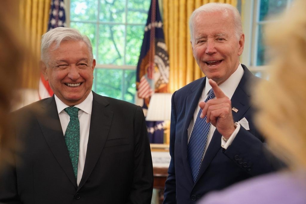 AMLO muy preocupado por la supuesta orden de extradición en su contra, que dijeron Quadri y Gilberto Lozano. 

#AMLOLujoDePresidente