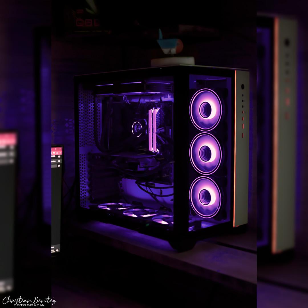 ChristianOppen1's tweet photo. @CompraGamerOK Gabinete Phanteks NeoQube
Cpu:Ryzen 5 5600x
Gpu:RTX 3060 Zotac
Mother:Asus tuf b450m plus gaming
Ram:Adata xpg Spectrix d41 2x8 3200mhz
Aureox 650w 80P Bronze
Watercooling aerocool pulse l240f
6 coolers Mirage 12 con controladora 
Teclado chinesco
Monitor Samsung t350 75hz 24' https://t.co/DVhxgQdJ1s