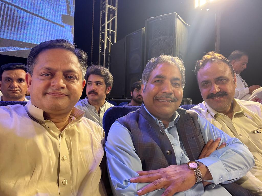 babar_mpa's tweet photo. ہم ساتھ ہیں ساتھ رہیے گے ایمان کے ساتھ یقیں کے ساتھ نواز شریف کے سنگ  پاکستان مسلم لیگ ن زندہ آباد  ✌❣️✌
@MaryamNSharif https://t.co/xPG84UY2CQ