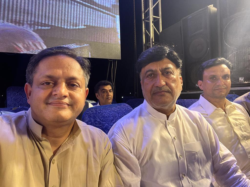 babar_mpa's tweet photo. ہم ساتھ ہیں ساتھ رہیے گے ایمان کے ساتھ یقیں کے ساتھ نواز شریف کے سنگ  پاکستان مسلم لیگ ن زندہ آباد  ✌❣️✌
@MaryamNSharif https://t.co/xPG84UY2CQ