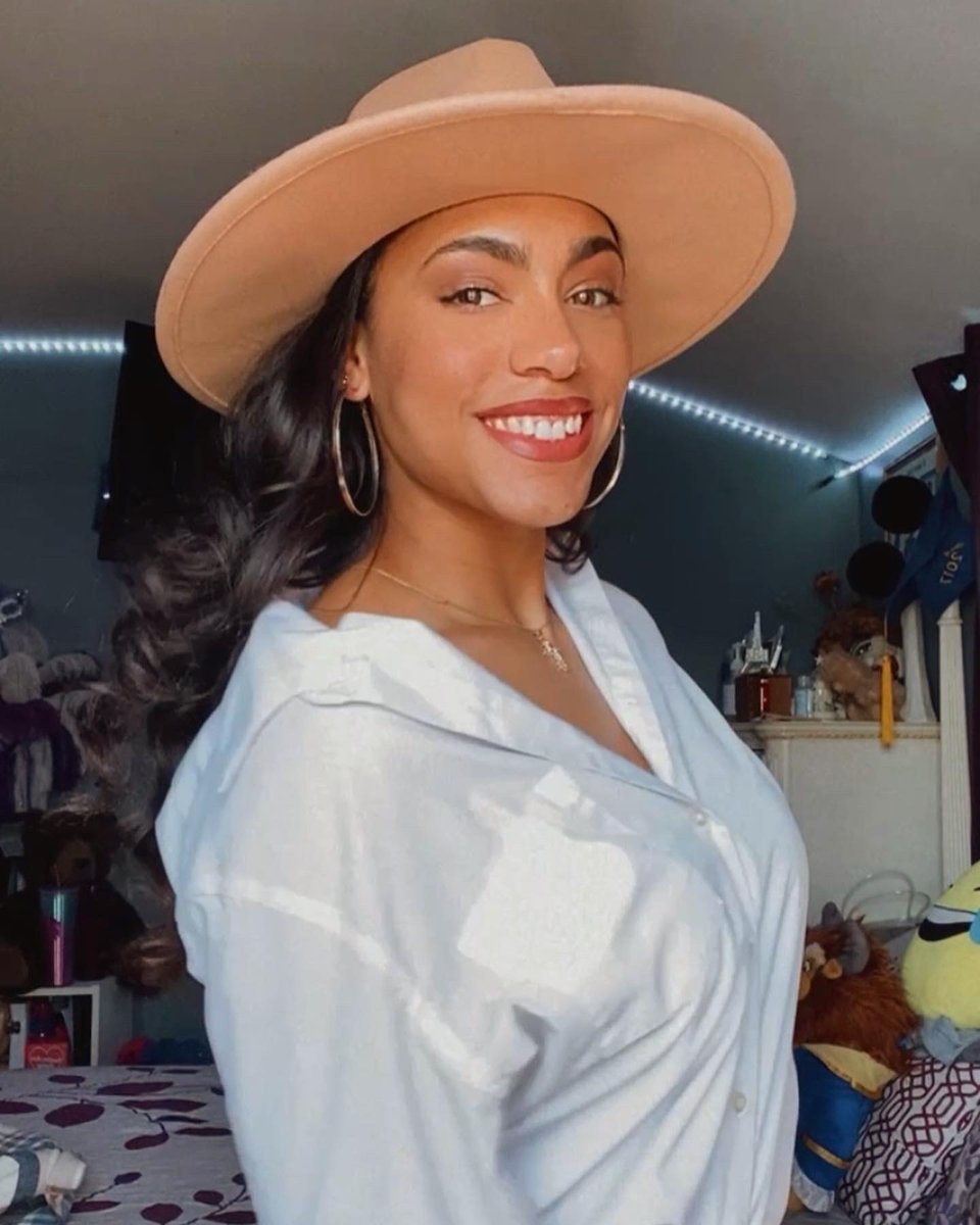 Ritztheatreco's tweet photo. IN THE HEIGHTS #PerformerProfile!
KYRA JANAÉ BRYANT (Ensemble) is very excited to be making her debut at The Ritz and to be sharing the stage with her mom! Previous credits include Heather Duke (HEATHERS), Aida (AIDA), Danielle (BRING IT ON), and Andrea (ONCE ON THIS ISLAND). https://t.co/0iIfK56JsH