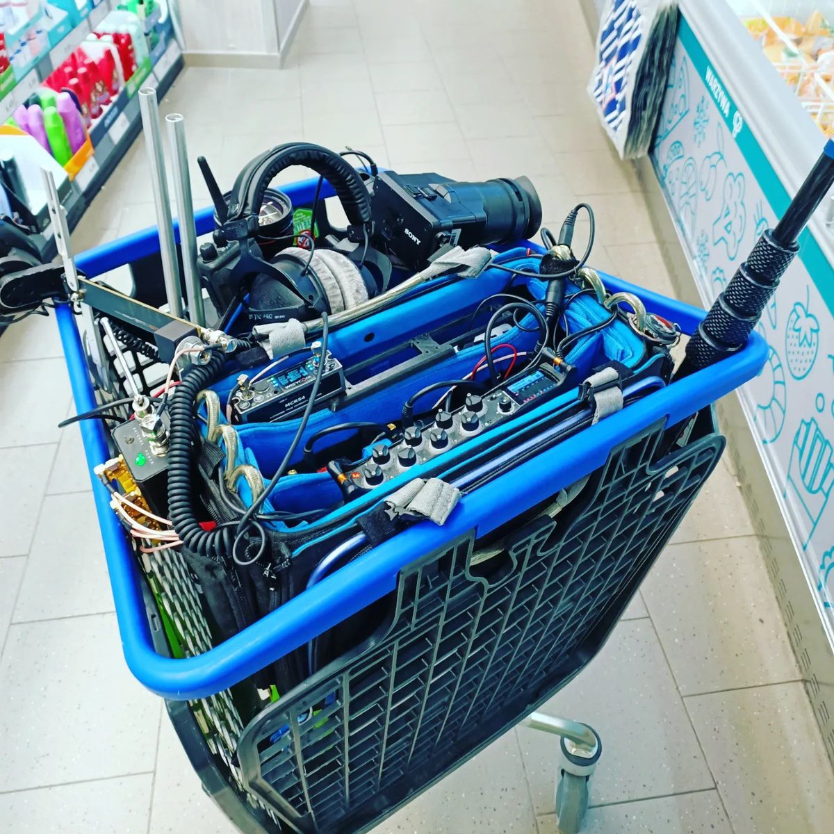 16x9inc's tweet photo. ORCA sound bags can work in any kind of sound cart π§π€πππ
Picture Credit: @rec.order.sound
#sennheiser #soundrecordist #soundgear #audiogear #soundmixer #sound #sounddesign #locationsoundmixer #locationaudio #filmgear #soundguy #filmaudio #sounddevices #soundfish #orcabags https://t.co/CxZEdhpXJA