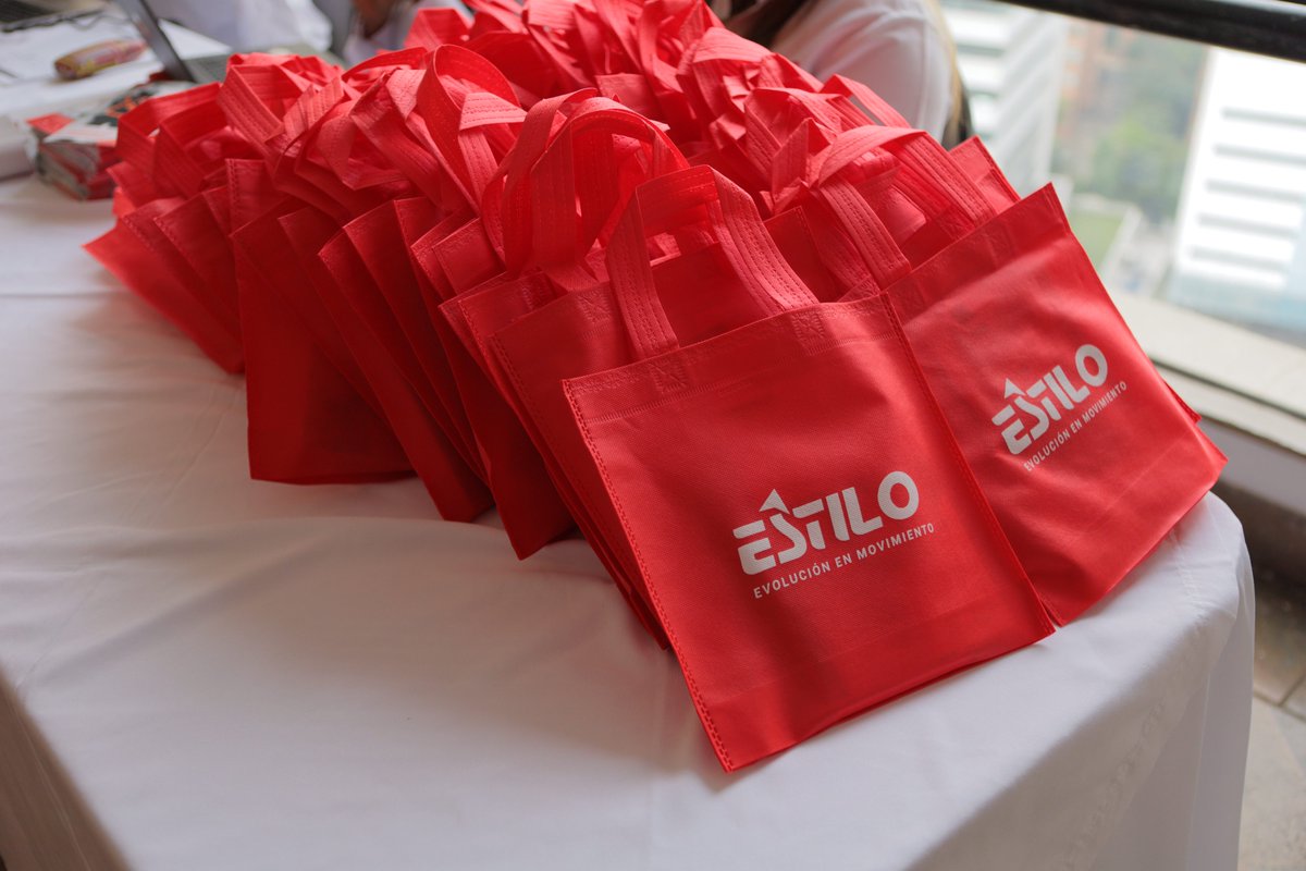 EstiloInge's tweet photo. 🤓 Contamos con gran participación en esta nueva edición de Hablemos con Propiedad. 😄 Recuerda que estamos hoy y mañana en Medellín junto a nuestros invitados en este espacio de conocimiento y aprendizaje.  

#estiloingenieria #ascensores #Medellín #HablemosConPropiedad2022 https://t.co/qvDxwJpCil