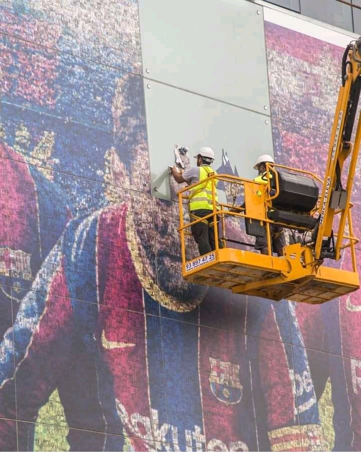 bless_ndlov's tweet photo. They are removing messi on the big board 
😥 https://t.co/MXpP5RAVEM