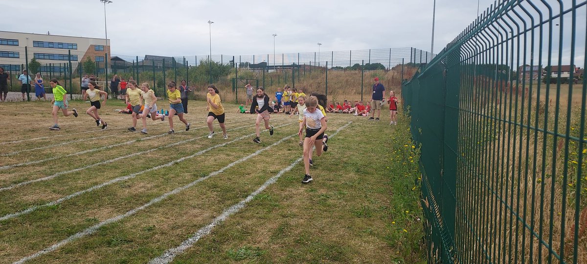 ysgolyddraig's tweet photo. #YYDyear5 put in lots of effort and had great fun at our #YYDsportsday Thank you too @ForcesFitness a great variety of activities testing numerous skills #YYDachieve #YYDchallenge #YYDenjoy https://t.co/lpZM2EP27a
