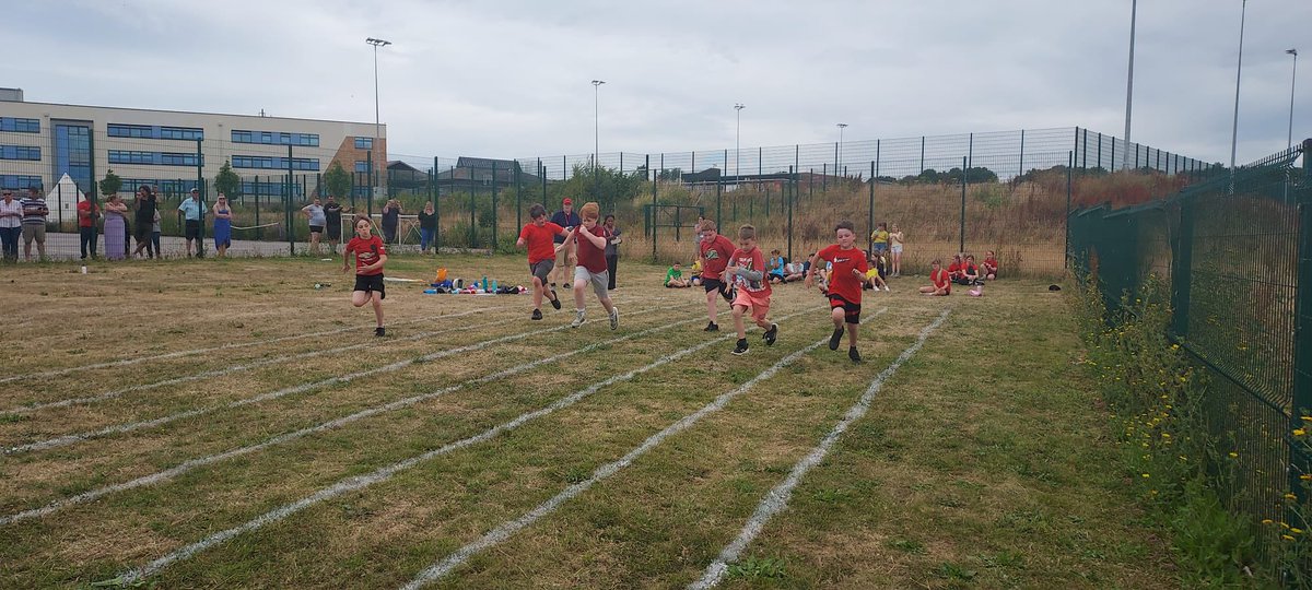 ysgolyddraig's tweet photo. #YYDyear5 put in lots of effort and had great fun at our #YYDsportsday Thank you too @ForcesFitness a great variety of activities testing numerous skills #YYDachieve #YYDchallenge #YYDenjoy https://t.co/lpZM2EP27a