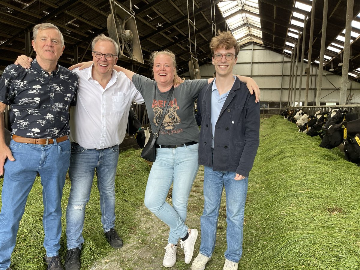 pvdafryslan's tweet photo. Op werkbezoek in Delfstrahuizen waar de @FamilieHoltrop liet zien hoe zij hun familiebedrijf al sinds 1753 runnen.

En een goed gesprek gehad over onze visies op het Friese lânskip, de #stikstofplannen en het (gebrek aan) perspectief voor de boer. https://t.co/QtGN4bpdhs
