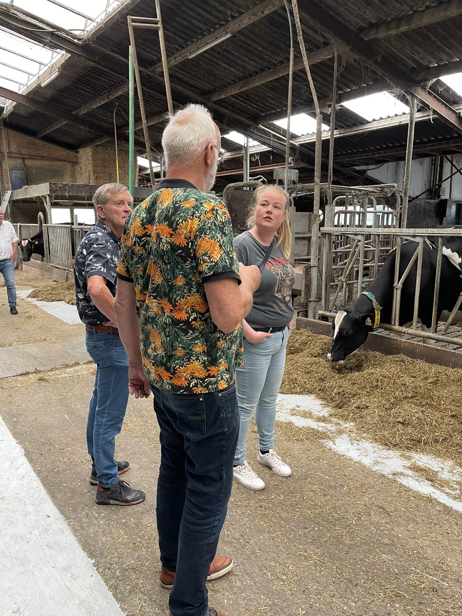 pvdafryslan's tweet photo. Op werkbezoek in Delfstrahuizen waar de @FamilieHoltrop liet zien hoe zij hun familiebedrijf al sinds 1753 runnen.

En een goed gesprek gehad over onze visies op het Friese lânskip, de #stikstofplannen en het (gebrek aan) perspectief voor de boer. https://t.co/QtGN4bpdhs