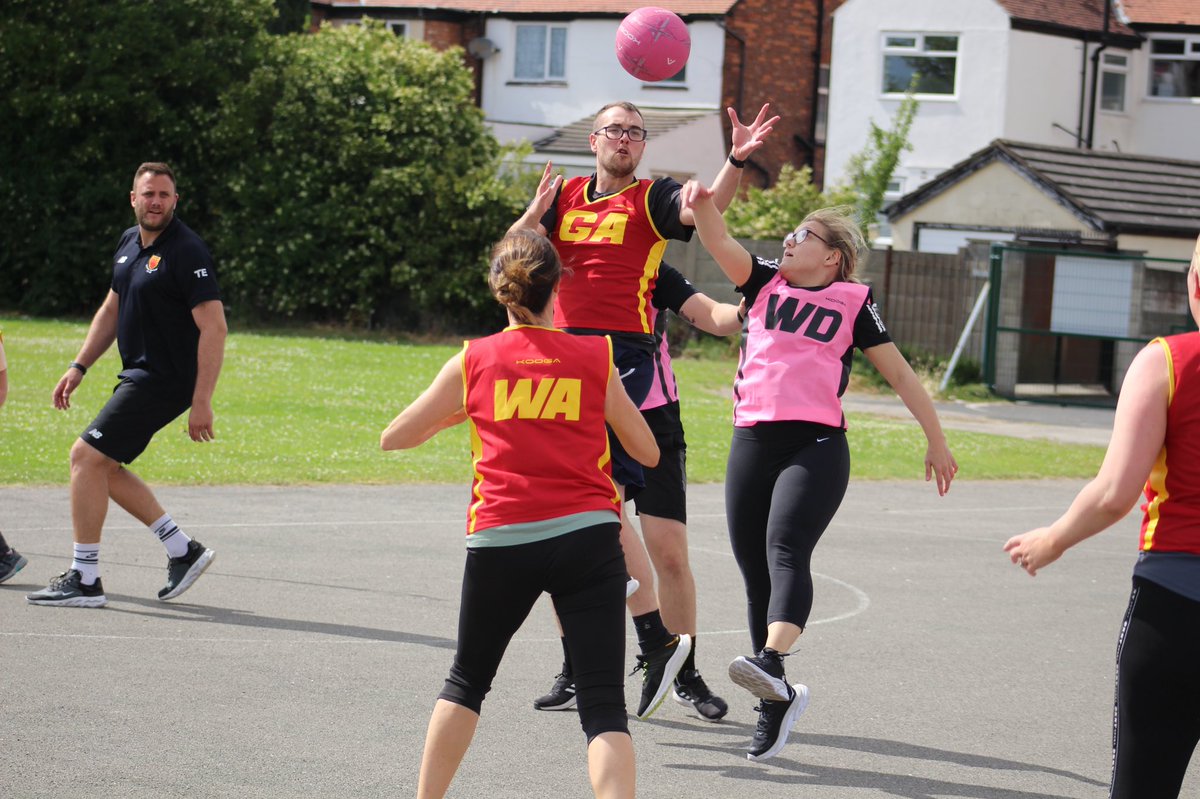 MrThorntonTeach's tweet photo. Well tonight was a delight, staff netball &amp; rounders to round off our final directed time slot. 

A real highlight of my year - a huge thanks to @MchsMiss for arranging and umpiring it.

Team @MeolsCopHS 🏀⚾️🏅 https://t.co/iDwYeFNIld