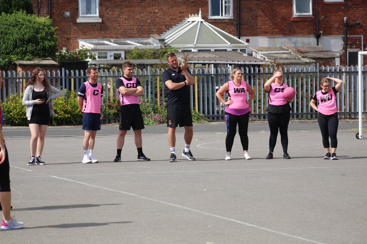 MrThorntonTeach's tweet photo. Well tonight was a delight, staff netball &amp; rounders to round off our final directed time slot. 

A real highlight of my year - a huge thanks to @MchsMiss for arranging and umpiring it.

Team @MeolsCopHS 🏀⚾️🏅 https://t.co/iDwYeFNIld