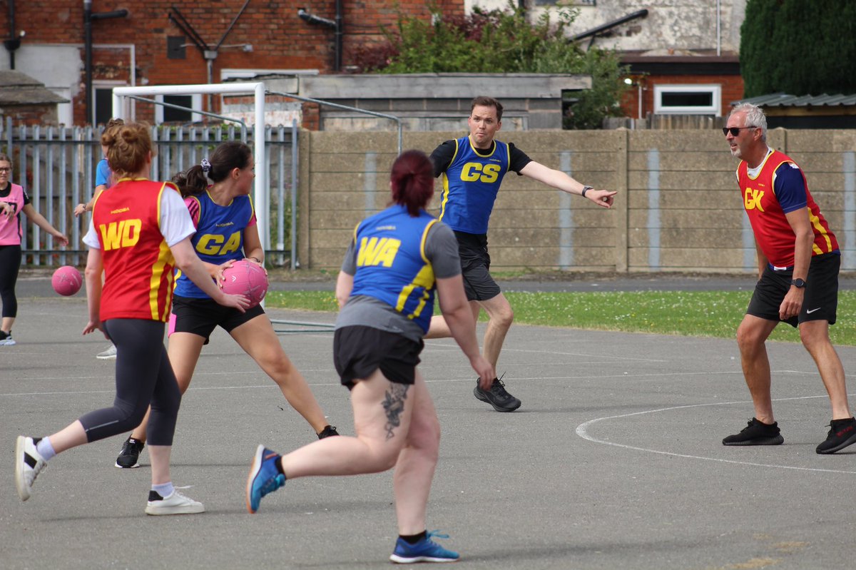 MrThorntonTeach's tweet photo. Well tonight was a delight, staff netball &amp; rounders to round off our final directed time slot. 

A real highlight of my year - a huge thanks to @MchsMiss for arranging and umpiring it.

Team @MeolsCopHS 🏀⚾️🏅 https://t.co/iDwYeFNIld