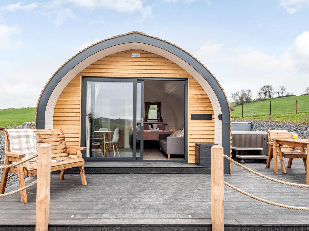 Last Minute Lodges tweet media