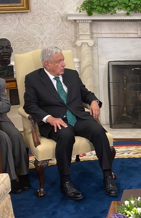 DonPorfifirio's tweet photo. Un líder que no se pone nervioso ni se achica ante nadie!✍️🧐 https://t.co/BsBbq8ZSxE