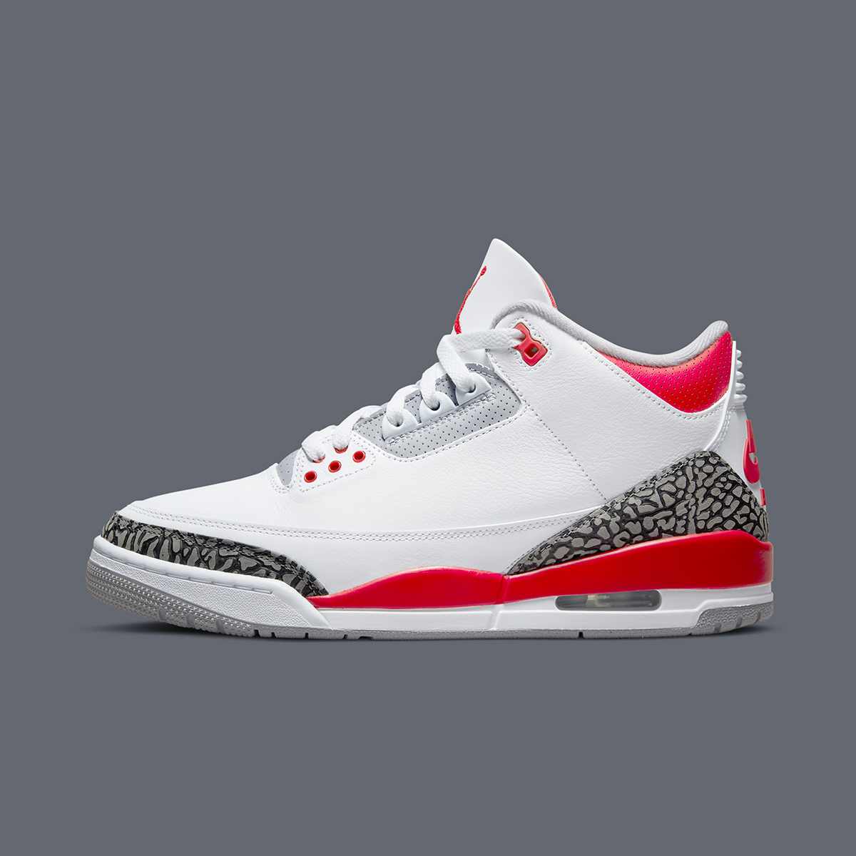houseofheat's tweet photo. The Air Jordan 3 “Fire Red” OG returns Sept. 10.

MORE HERE: https://t.co/YV7wa6brt5 https://t.co/d5ccwKafaT
