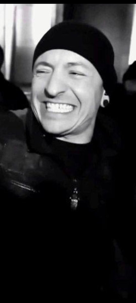 simsim3201976's tweet photo. #SmileForChester
#ChesterBennington https://t.co/GHBgOOuxyB