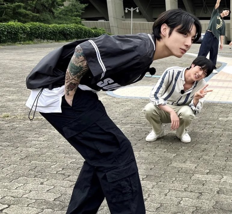 teawithhyun's tweet photo. Sirrr JEON JUNGKOOK supremacy 🛐 https://t.co/tc9xiJlMos