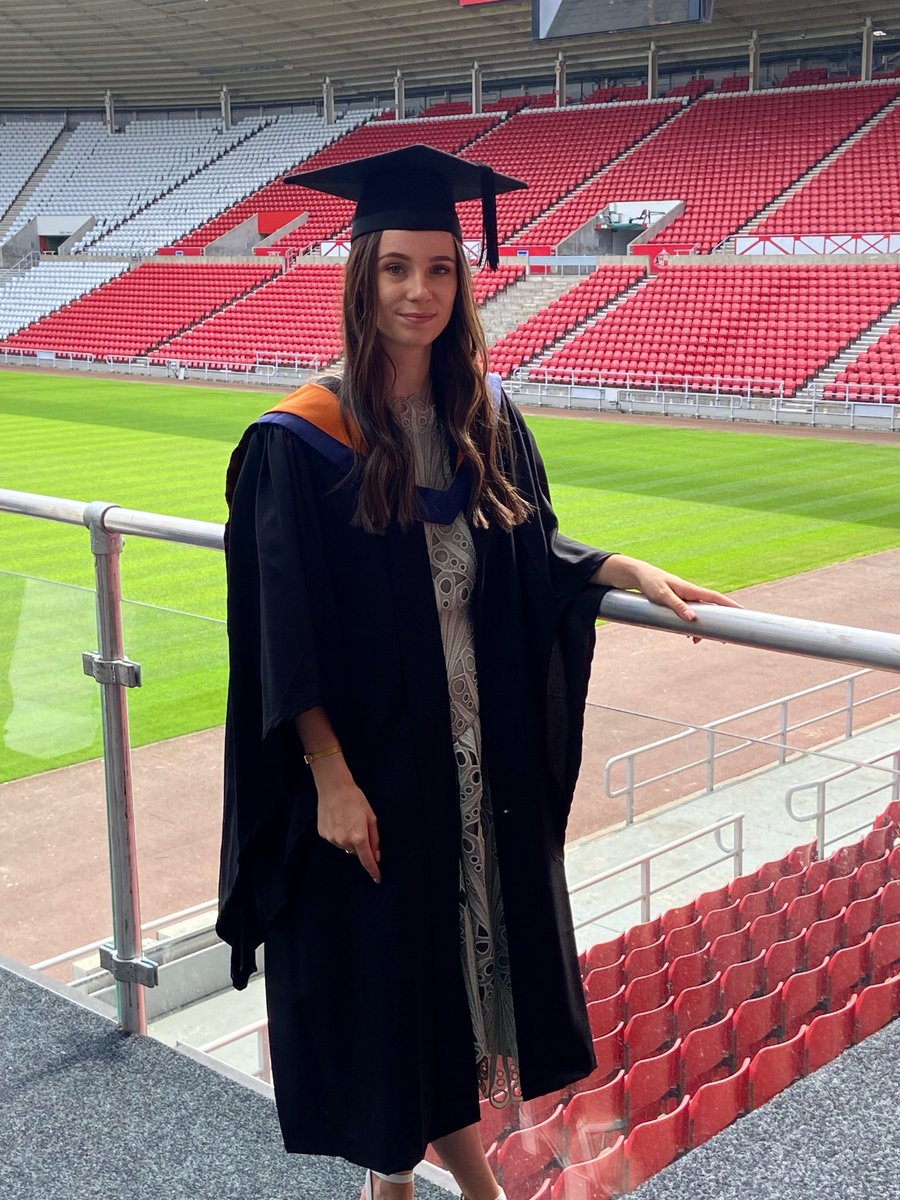 MissGWest_'s tweet photo. And just like that, 3 years of hard work has paid off 🎓🥂

@UPgce https://t.co/nPrdyBwtPE