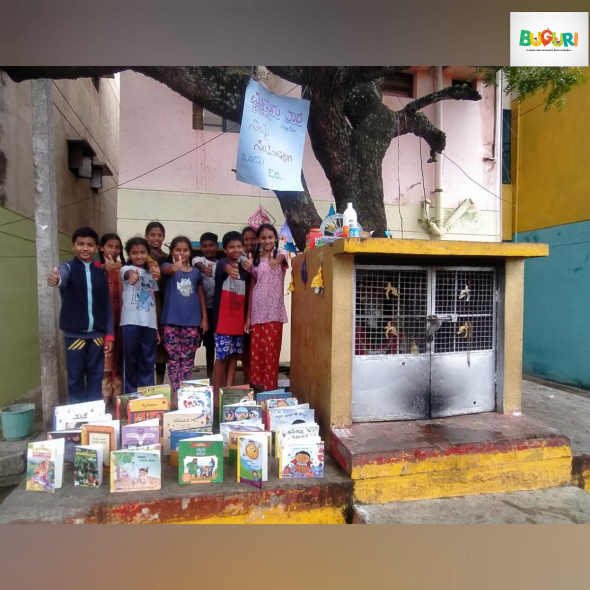 Hasiru_Dala's tweet photo. At the Arali Katte in Mysuru, the young children of #Buguri set up a library for their community! They curated the books themselves and invited everyone to come and read - and read out loud for those who couldn't. Adults and children alike shared the joy of reading for pleasure. https://t.co/isbaRi5XdQ