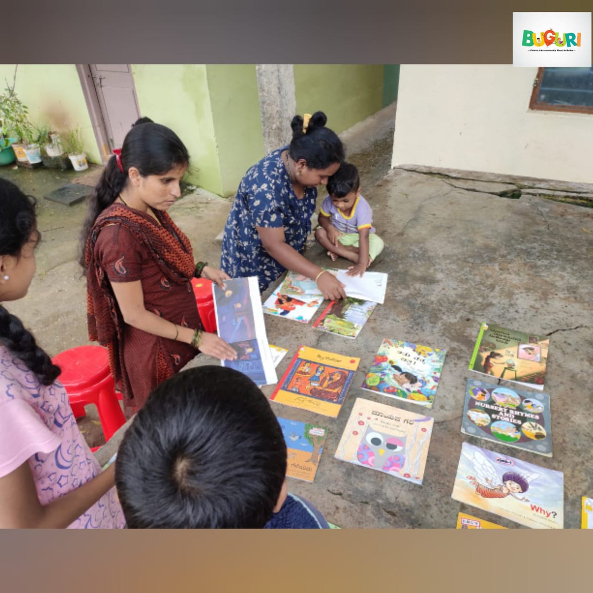 Hasiru_Dala's tweet photo. At the Arali Katte in Mysuru, the young children of #Buguri set up a library for their community! They curated the books themselves and invited everyone to come and read - and read out loud for those who couldn't. Adults and children alike shared the joy of reading for pleasure. https://t.co/isbaRi5XdQ