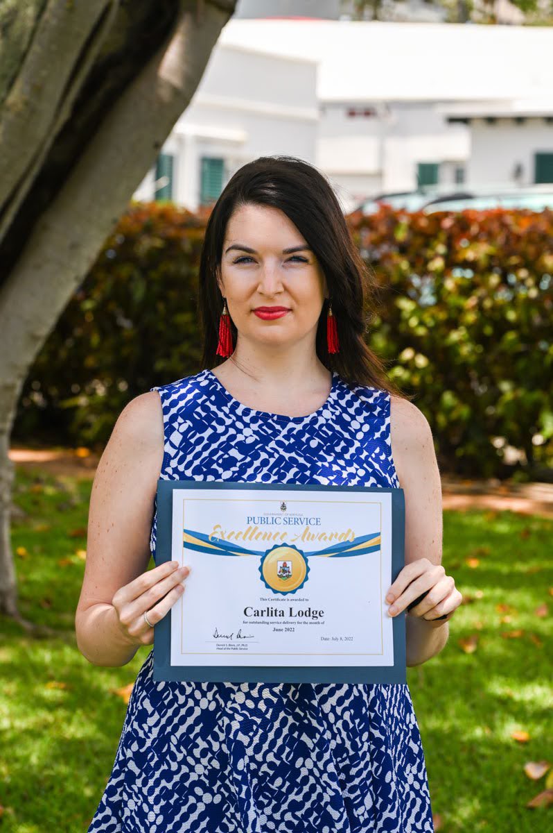 BermudaPremier's tweet photo. Congrats to @BdaGovernment Cultural Affairs Programme Manager Carlita Lodge for being recognized w/ the Public Service Excellence Award for June. Dedication & leadership in organizing Heritage month & the #BermudaDayParade allowed us to celebrate our culture together once again! https://t.co/cuq3FFDUvw
