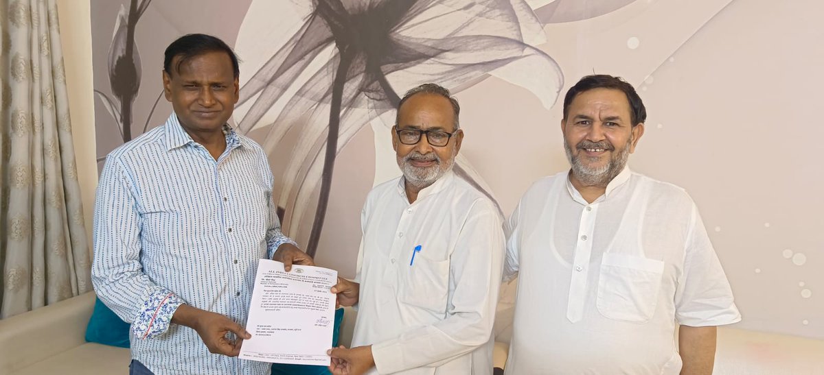 आज माननीय <a href="/Dr_Uditraj/">Dr. Udit Raj</a> जी,राष्ट्रीय चेयरमैन,#KKC द्वारा श्री सूरज मल कर्दम जी को उनके उत्कृष्ट कार्यों और अनुभवों को देखते हुए उन्हें राजस्थान #KKC का State Coordinator( प्रदेश समन्वयक) नियुक्त किए जाने पर हार्दिक बधाई।
<a href="/sanjaygabaINC/">Sanjay Gaba</a> <a href="/dr_madaan/">Dr Ramesh K. Madaan</a> <a href="/RahulGandhi/">Rahul Gandhi</a> <a href="/INCIndia/">Congress</a> <a href="/INCDelhi/">Delhi Congress</a>