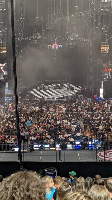 The @machinegunkelly concert was litty last night &hearts;️ https://t.co/F4pcSIDg5a<a class="tags" target="_blank" title="On Twitter" href="/?out=eyJ0eXAiOiJKV1QiLCJhbGciOiJIUzUxMiJ9.eyJpYXQiOjE3MjU2MzU0NjksImlzcyI6InR3cG9ybnN0YXJzLmNvbSIsIm5iZiI6MTcyNTYzNTQ2OSwiZXhwIjoxNzU3MTcxNDY5LCJyZWRpcmVjdF91cmwiOiJodHRwczovL3R3aXR0ZXIuY29tL21hY2hpbmVndW5rZWxseSJ9.QYC5XHqjfnNEmbJBsLiyUMfFDixzqfQ67PcVzCy01oOiGoar_fFlM1mjDi0_5QC5e1t6otnwJvhFSWRQ6vsQIw">@machinegunkelly</a><a href="/tag/cod"class="tags"><span>#cod</span></a><a href="/tag/warzonepacific"class="tags"><span>#warzonepacific</span></a>