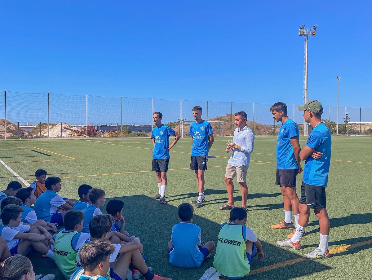 sportingdemahon's tweet photo. Hoy nos ha visitado @adriancolunga7 exfutbolista que jugaba como delantero en el:
-Real Zaragoza 
-Getafe C. F. 
-Real Sporting de Gijón 
-Brighton &amp; Hove Albion F. C.
-Granada C. F.
-R. C. D. Mallorca 
entre otros. https://t.co/TeoGaRqPbs