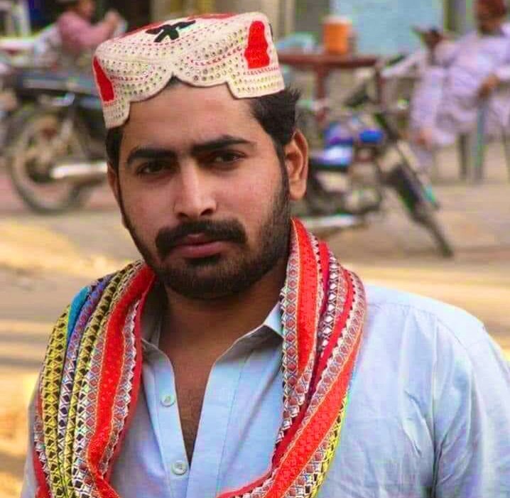 khalidkoree's tweet photo. When honor is lost from the nation, foreigners come and become scornful in the house.

You're in a good mood, and go-out for tea at mid-night in your own country Hyderabad, Sindh. But then you're killed by foreign nationals,Afghanis.

can you speak #JusticeForBilalKaka https://t.co/HakDHPerEk