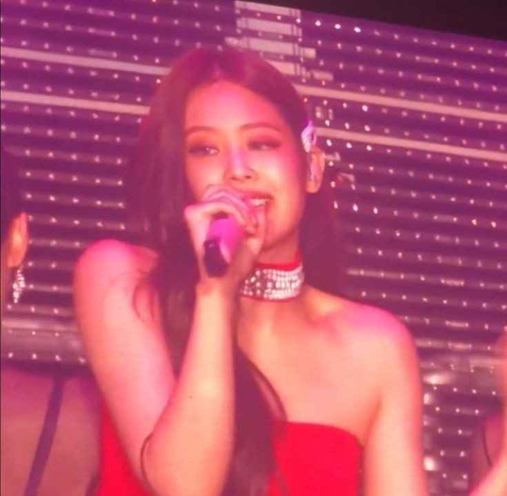 jnkmpics's tweet photo. jennie kim is absolutely fine https://t.co/SaNhnqkayX