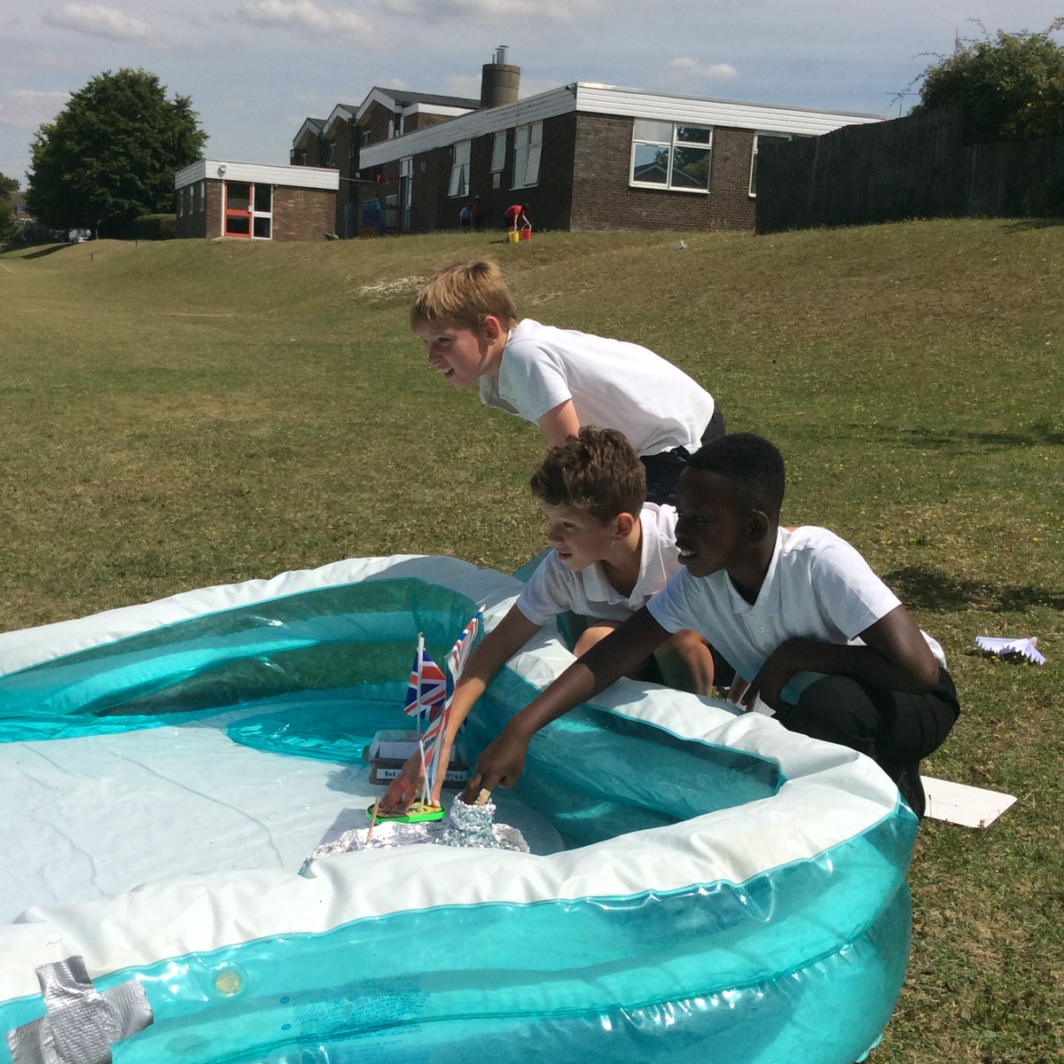 Year 5 Parklea children had a busy afternoon testing their handmade boats. They made streamlined boats to test which one will create the least water resistance and move through the water.