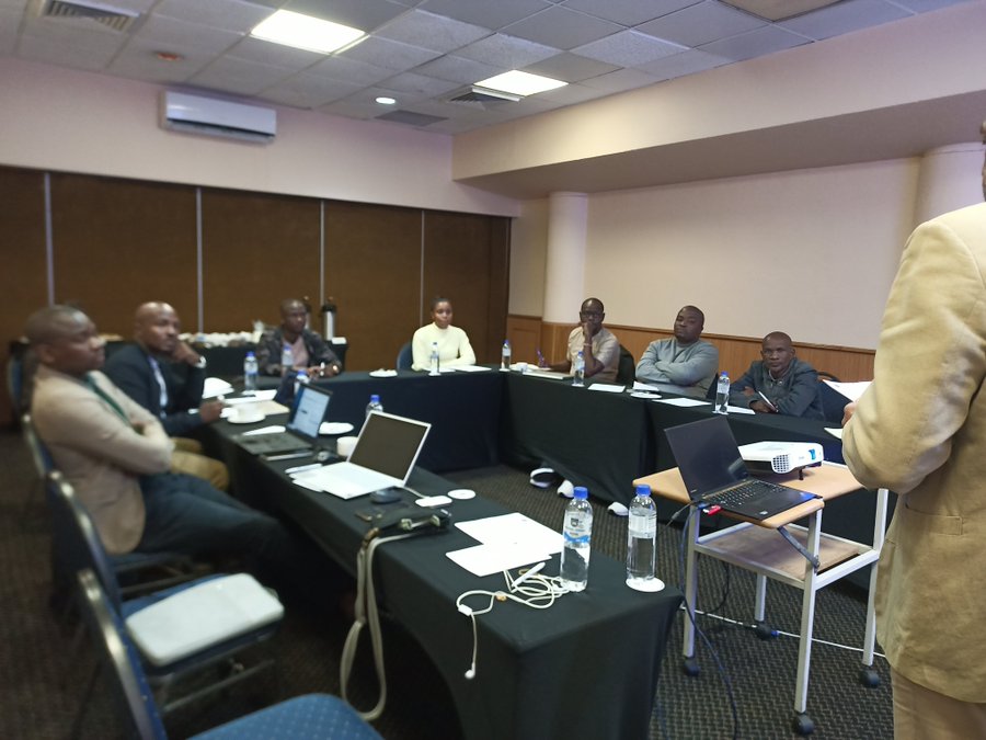 Bandari_Bora's tweet photo. The first day of land use land cover change field survey in Durban together with @eThekwiniM official. The survey will cover Durban port areas to understand the various urban uses @Cities_n_Coasts @wiomsa @comred_ https://t.co/B3kBznFdrl
