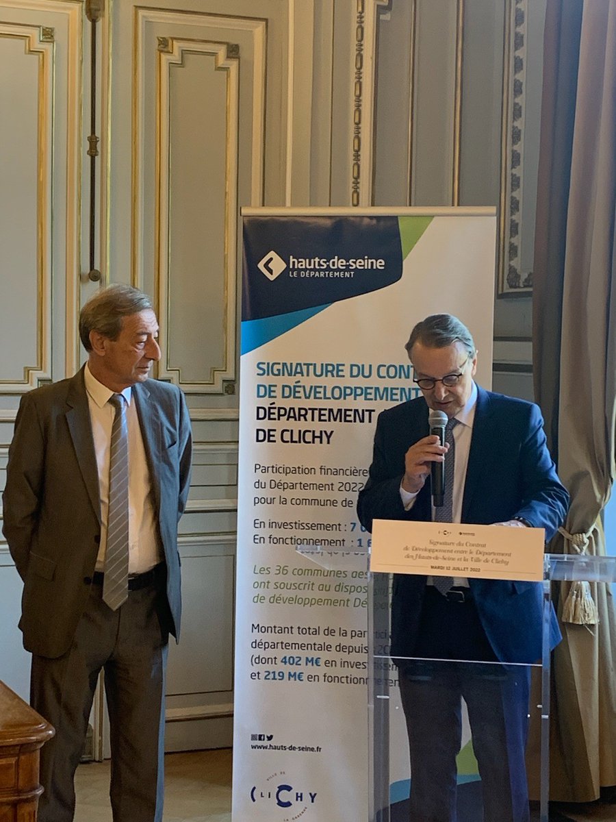 Majorite92's tweet photo. [Politique de la ville] #CDDV 
@RMuzeau, vice-président chargé de la politique de la ville et de l'habitat, maire de @villeclichy et #GeorgesSiffredi ont signé le 3️⃣e contrat de développement Département-Ville pour la période 2022-2024. https://t.co/5rUifoXheC