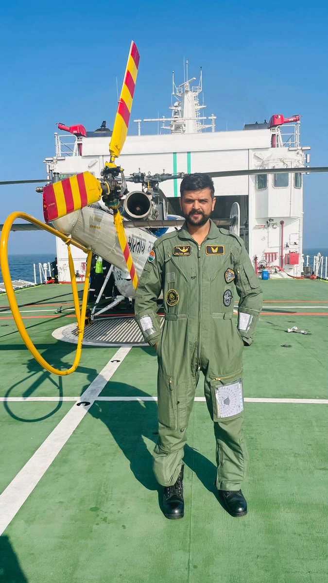 चूरू जिले के बम्बू निवासी जांबाज सुल्तान सिंह राठौड़ ने अपनी जान की परवाह नहीं करते हुए बाढ़ प्रभावित वलसाड(गुजरात) में तटरक्षक बल के रेसक्यू ऑपरेशन में 16 लोगों का जीवन बचाया है और अद्भुत शौर्य एवं पराक्रम का प्रदर्शन किया है। राजस्थान के गौरव, चूरू के वीर जवान के साहस को सलाम।