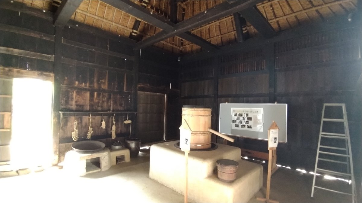 cafe_flyfisher's tweet photo. 築150年も経ってる瓦葺きの家。太田家屋敷。走ってて偶然発見したので中に入るとひんやりして気持ちいい。人吉盆地は食も風景も楽しめるのがいっぱいありますね
#人吉球磨 https://t.co/kIa7cDfJwR