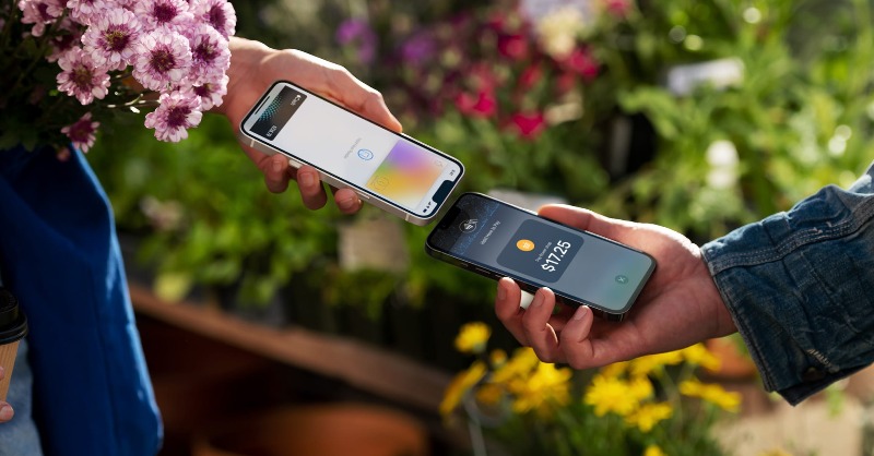 newstoreinc's tweet photo. Tap to Pay on iPhone is coming to a store near you! 🎉

@vince &amp; @burtonsnowboard stores in the US will soon be able to accept #contactlesspayments with just an #iPhone. Really! 

We look forward to rolling this out with @Adyen to even more customers soon. https://t.co/MMnfIDibZz