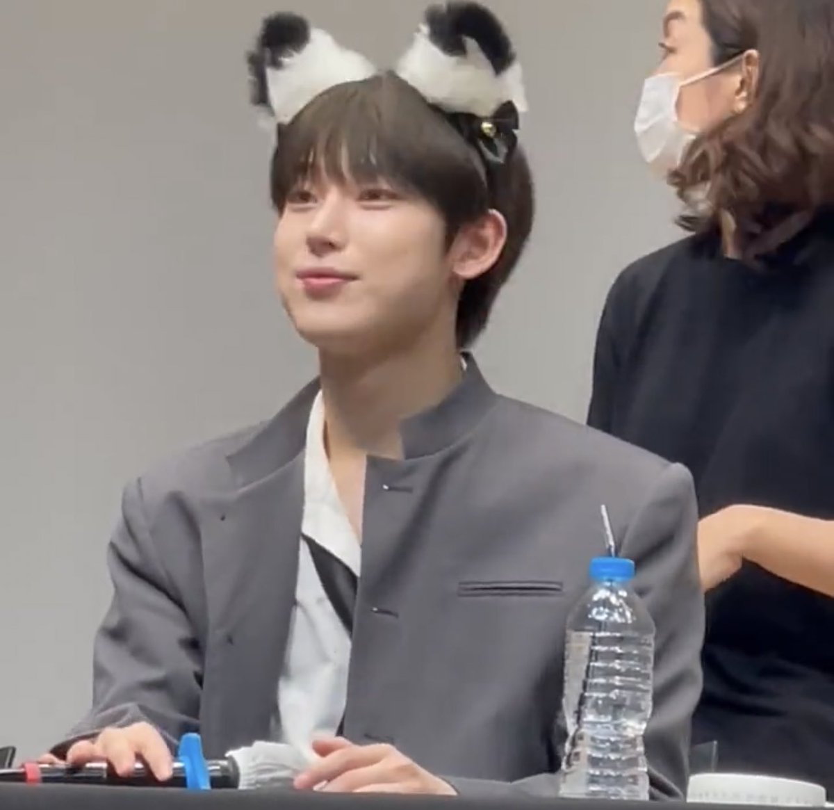 sunwonieyang's tweet photo. Sunoo cutie cat ears 🐱 https://t.co/oSjDU0BxP5