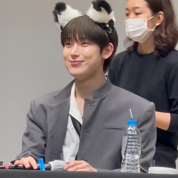 sunwonieyang's tweet photo. Sunoo cutie cat ears 🐱 https://t.co/oSjDU0BxP5