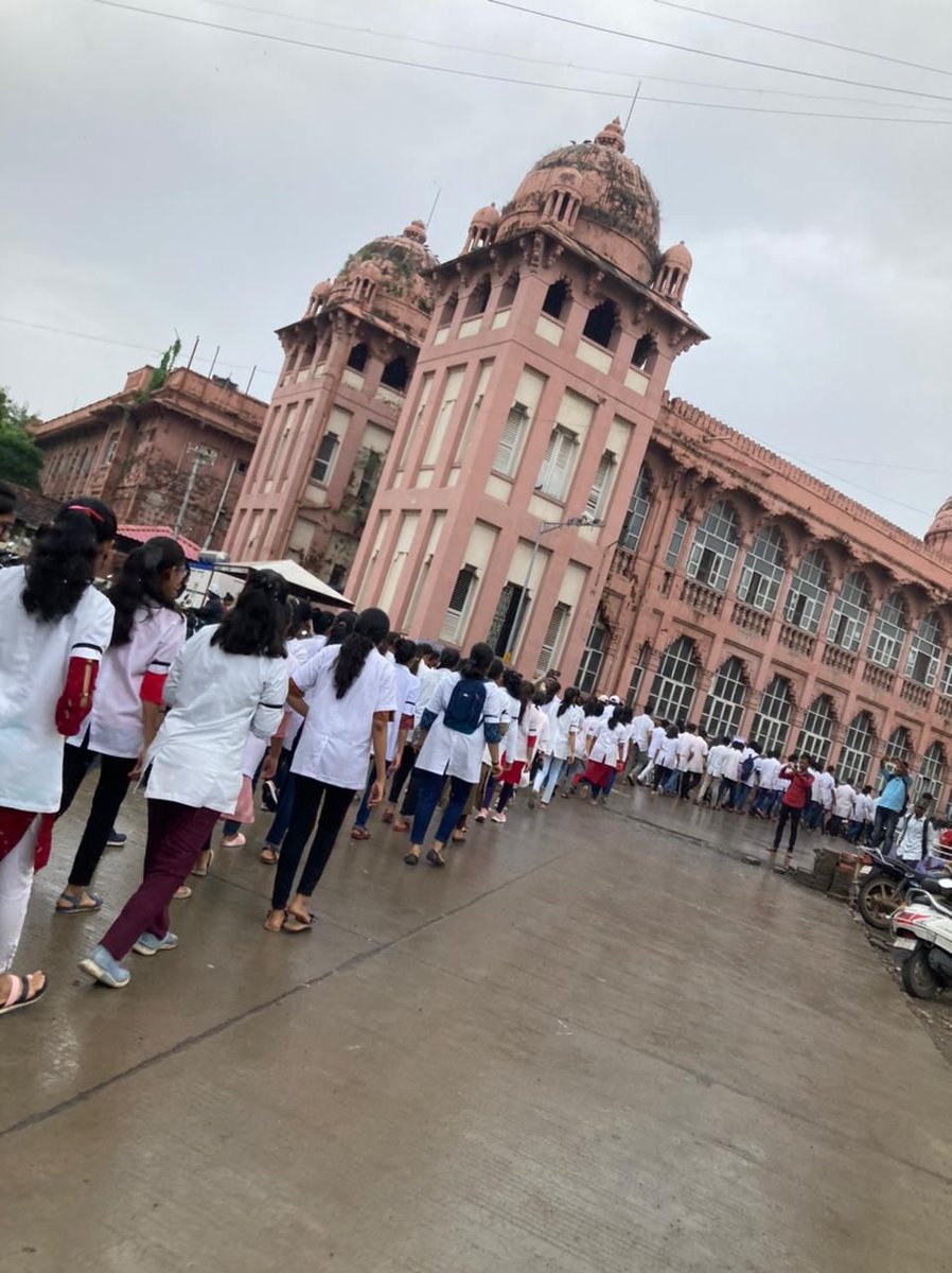 msagmcbhavnagar's tweet photo. Token Strike Day 4
12th July

Even after 16 days of continuous appeals, unresponsiveness is what we get. So Today, the students of GMC Bhavnagar held a Silent Rally to portray the language of the Government in which they are replying us - "Muteness"

#save_GMCB 
#justice_for_GMCB https://t.co/EBdr1t6cOK